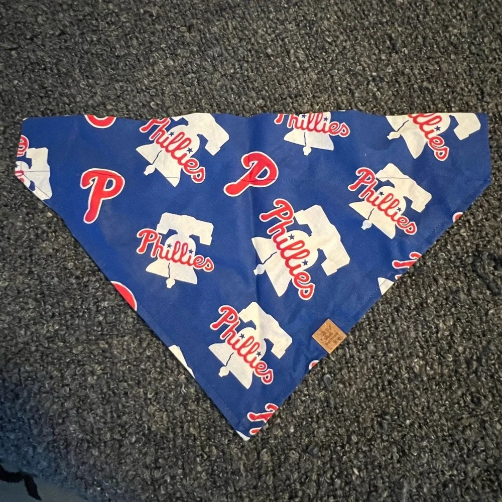 Wild Paws Boutique Phillies pet bandanna - Picture 3 of 5